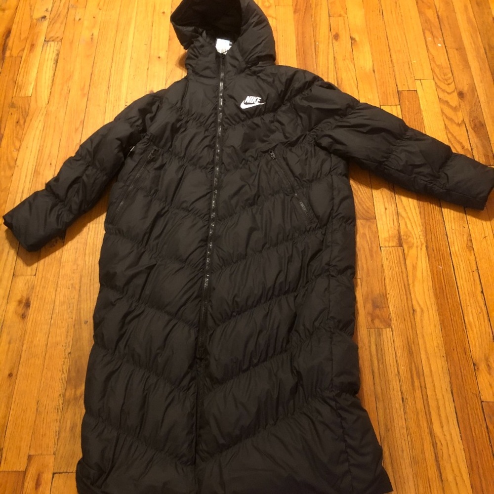 Nike women’s coAt size L & XL